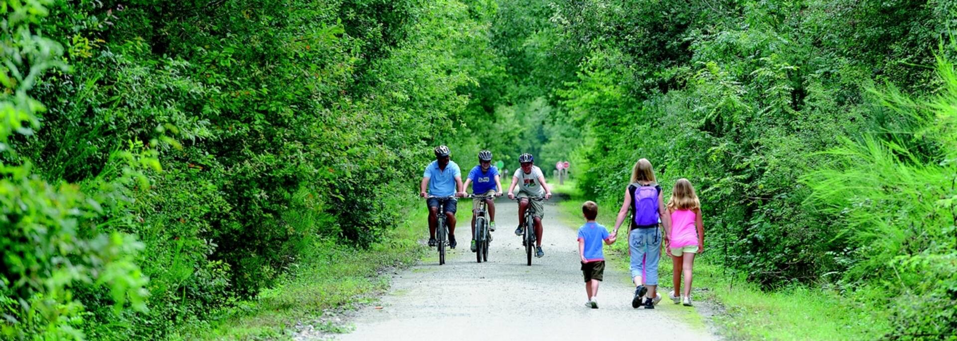 Randonnée en famille sur la voie verte en Bocage Bressuirais  