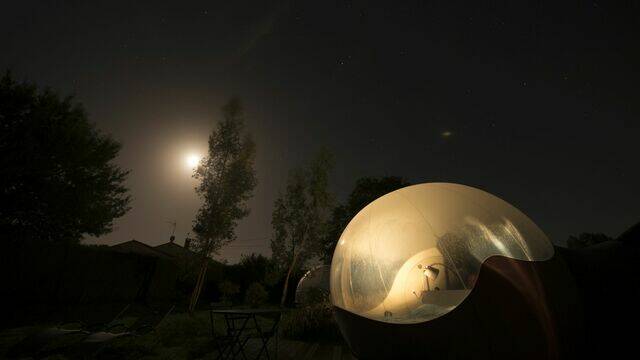 Trouvez votre expérience insolite idéale pour une nuit de bohème sous les étoiles plein de charme...