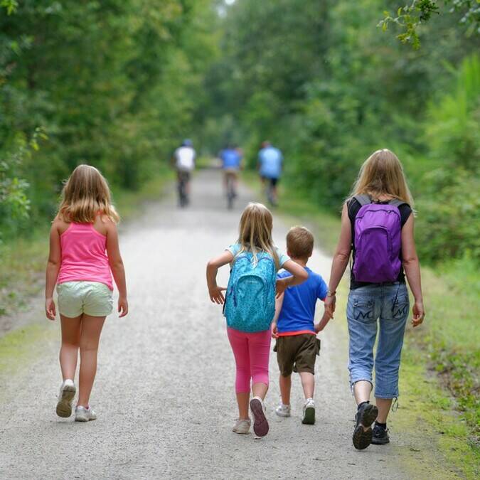 Randonnée en famille sur la voie verte en Bocage Bressuirais 