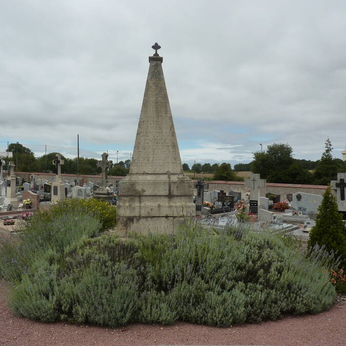 Tombe de Marigny, à Combrand