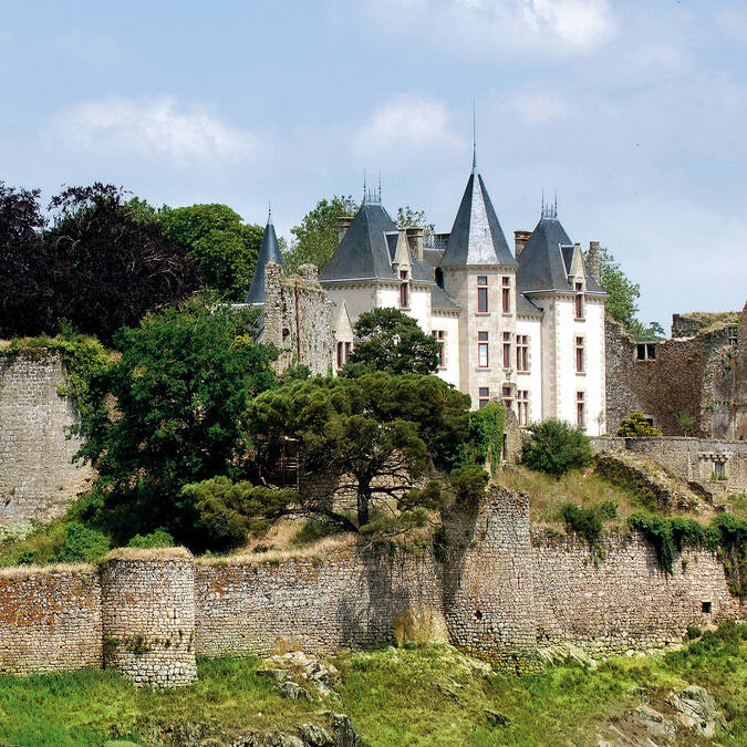 Le château de Bressuire et ses ruines médiévales